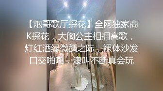 长相清纯娇小身材嫩妹足球宝贝装品牌，脱掉衣服翘起屁股露肥逼，深喉口交后入抽插摸阴蒂，骑乘猛操高潮出白浆